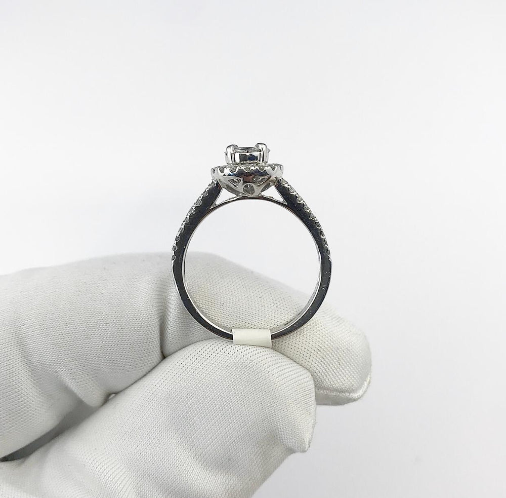 18ct White Gold Split Shank Round Cluster Halo Diamond Engagement Ring